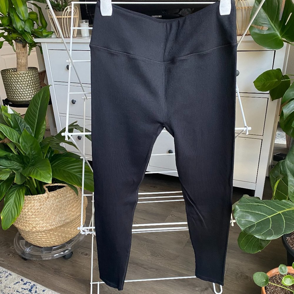 Fabletics High-Waisted Seamless Black Rib Legging